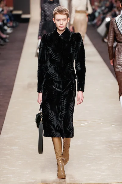 Look 25